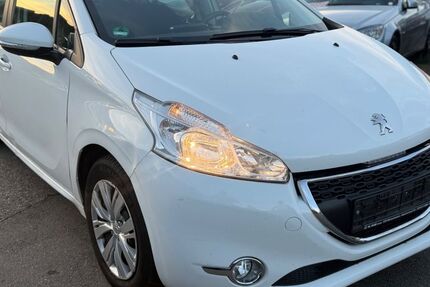 Peugeot 208 142.000 km 2.499 &euro; Gundelsheim 74831