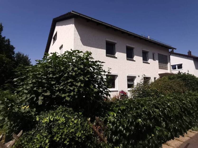 Großzügige 4- Zi.-Wohnung mit Garten, Balkon und Garage in Pfarrkirchen