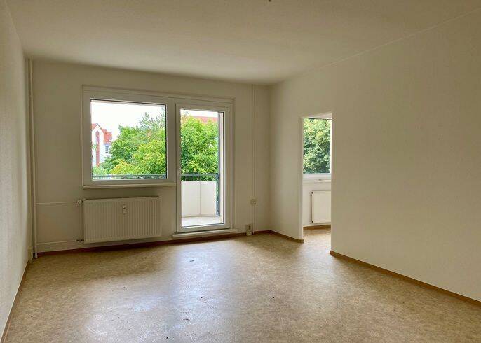 Kleine Single-Wohnung mit Wanne und großem Balkon