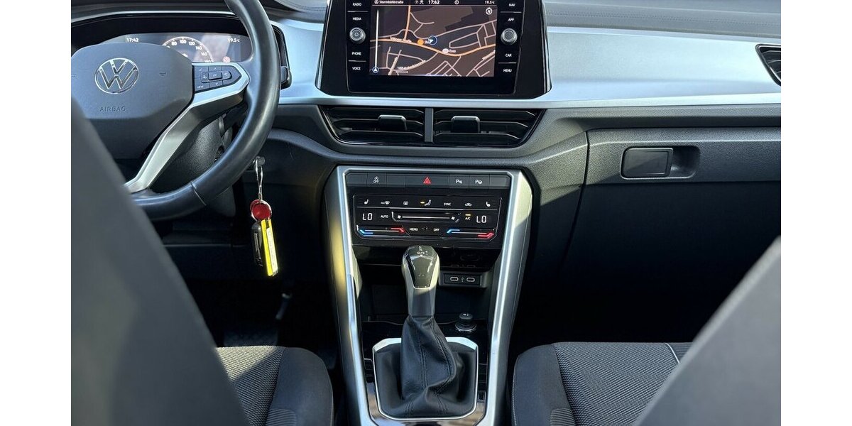 VW T-Roc 1.5 TSI Life CARPLAY/NAVI/SPURHALT/SHZ/DAB 52.096 km 19.800 &euro; Villingen-Schwenningen 78054