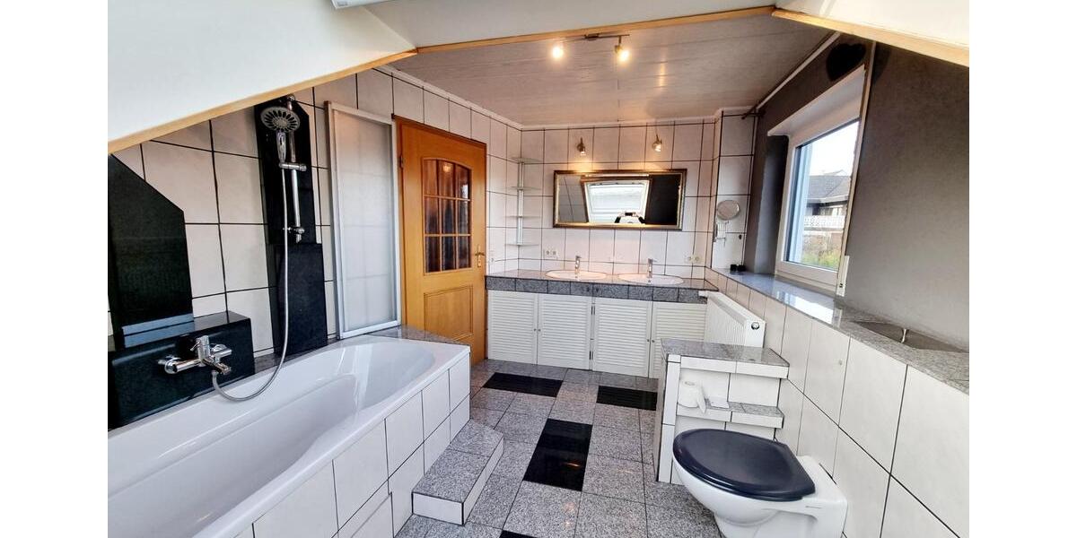 Dachgeschoßwohnung Bretten - 2.5 Zimmer, 120 m&sup2;, 725&euro; | Angebot:24817753