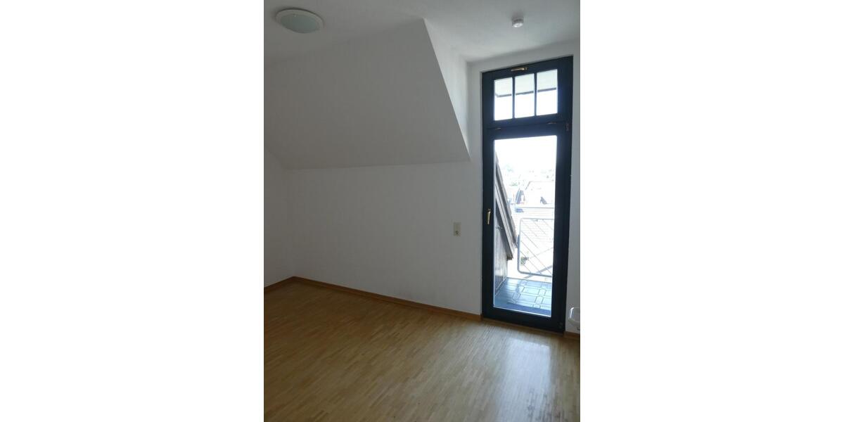 Dachgeschoßwohnung Bonn Poppelsdorf - 3.5 Zimmer, 77 m&sup2;, 850&euro; | Angebot:25991585
