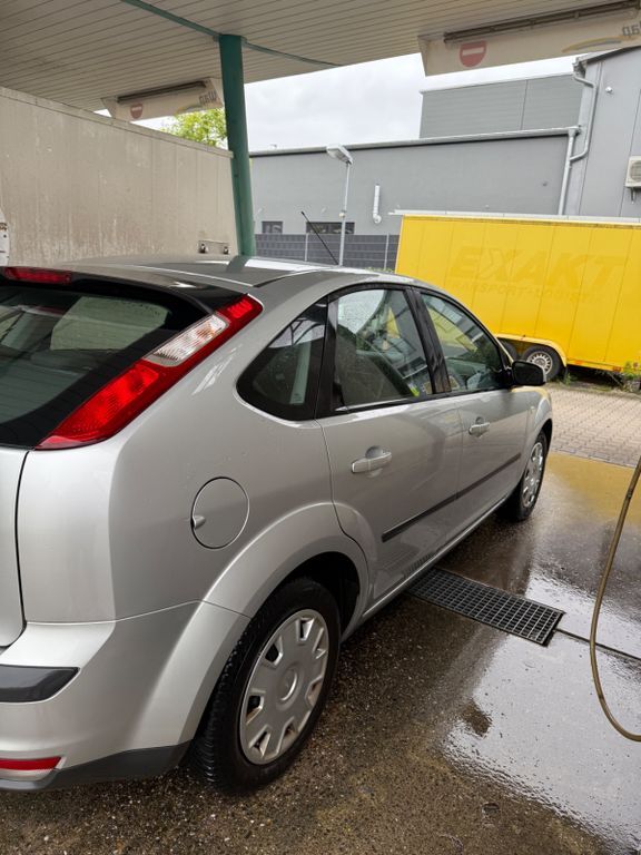 Ford Focus 95.300 km 5.500 € Karlsbad 76307