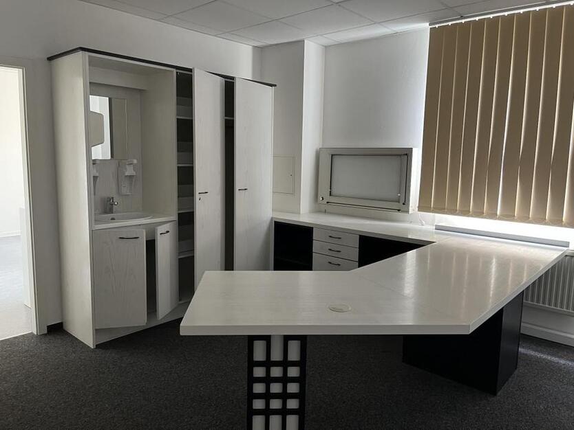 Modern möblierte Arztpraxis in Bischofswerda wartet auf ihren neuen Mieter! zimmer