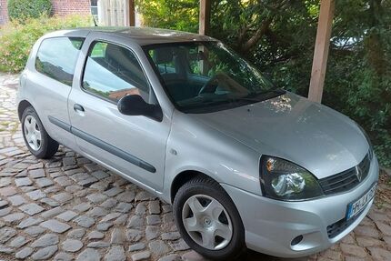 Renault Clio 66.000 km 2.700 &euro; Hamburg 21035