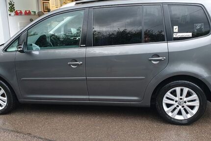 VW Touran 143.200 km 15.000 &euro; Sonnenbühl 73820