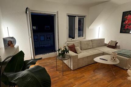 Fußgängerzone: 2,5 ZKB und 2 Balkonen zimmer