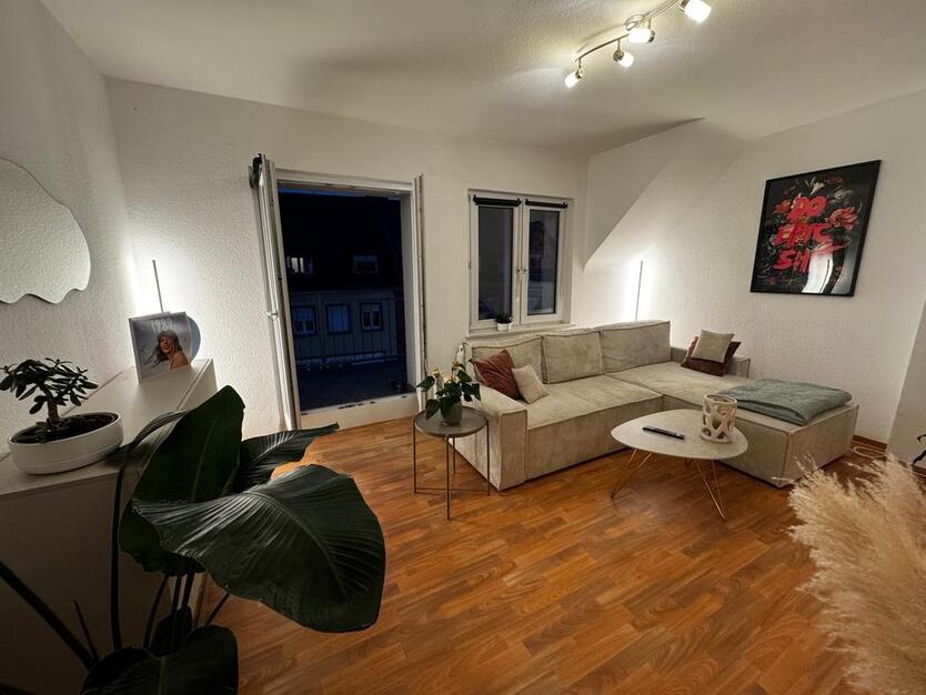 Fußgängerzone: 2,5 ZKB und 2 Balkonen zimmer