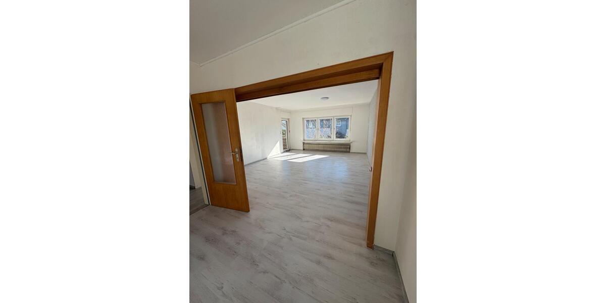 Etagenwohnung Borken (Hessen) - 4 Zimmer, 100 m&sup2;, 750&euro; | Angebot:25353133