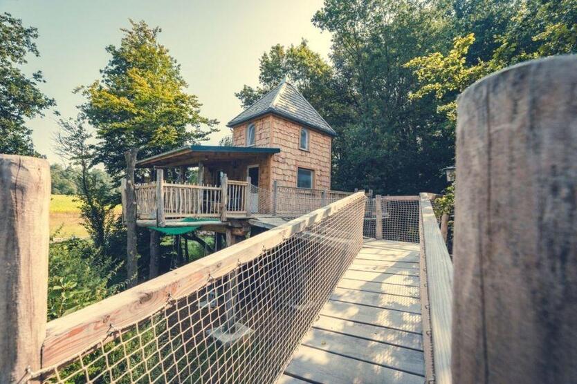 Baumhaus Ferienhaus bis 4 P. Fußbodenheizung, Sauna u. Badezuber