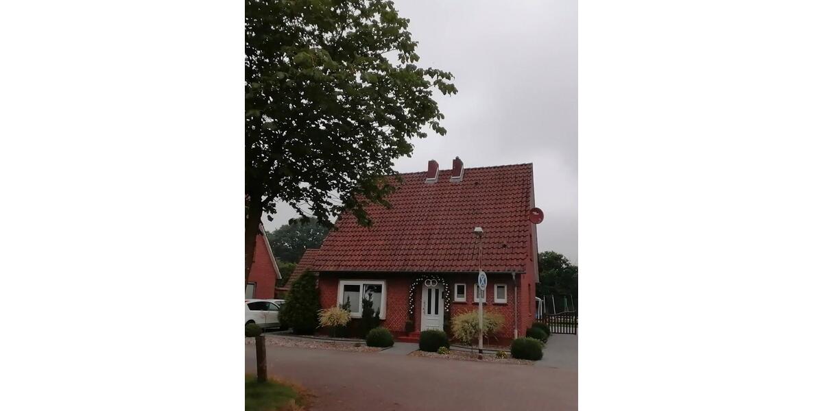 Einfamilienhaus mit großem Grundstück und Garage zimmer