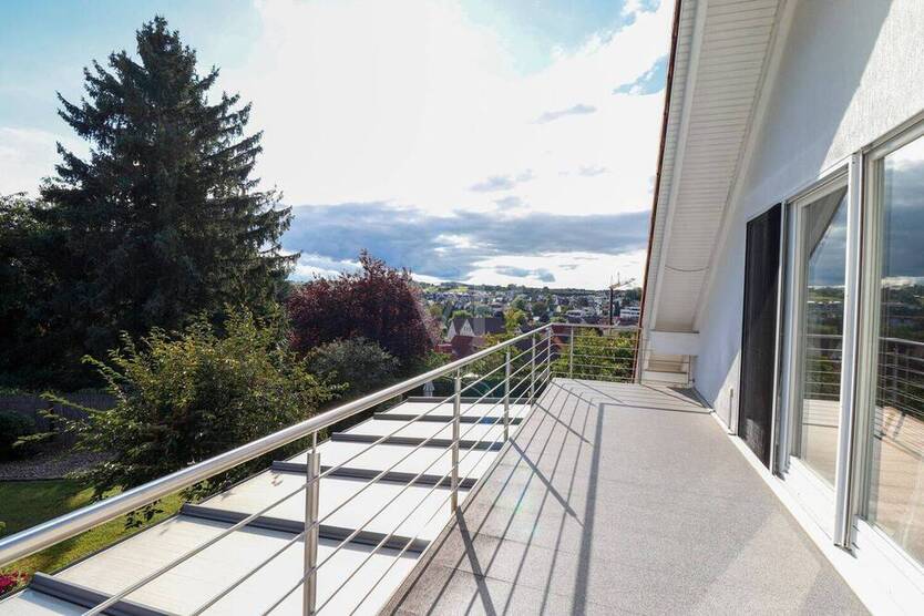 Traumhaftes Einfamilienhaus mit großem Grundstück und Bauplatz in Top-Lage von Oberderdingen