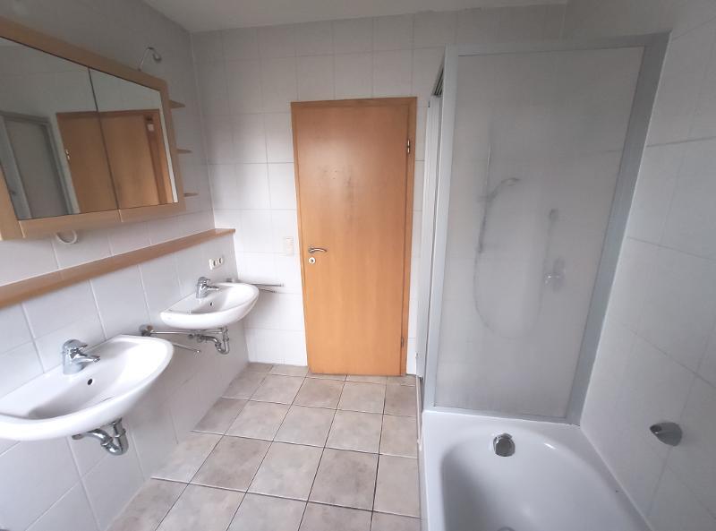 4 Zi. Wohnung im EG mit Garten und Terrasse 4 zimmer