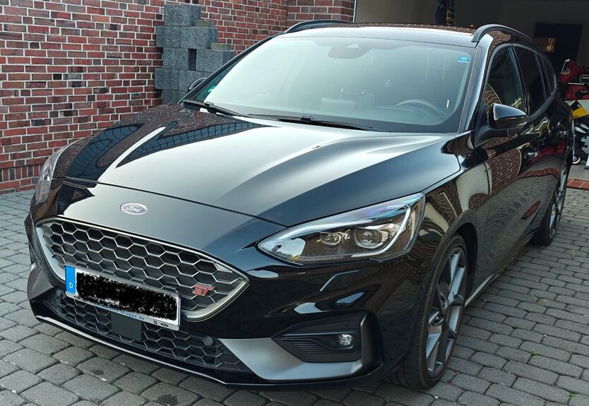 Ford Focus 41.000 km 22.900 € Nordenham 26954