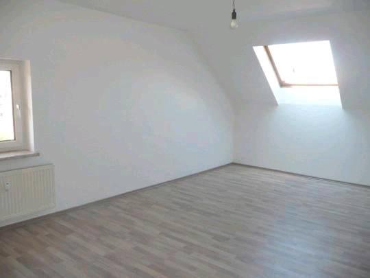 Dachgeschoßwohnung Werdau - 3 Zimmer, 76 m&sup2;, 707&euro; | Angebot:26350221