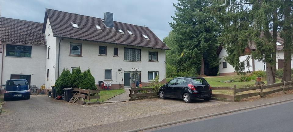 2-3 FH mit zwei großen Werkhalle und Nebengebäude (Privat)