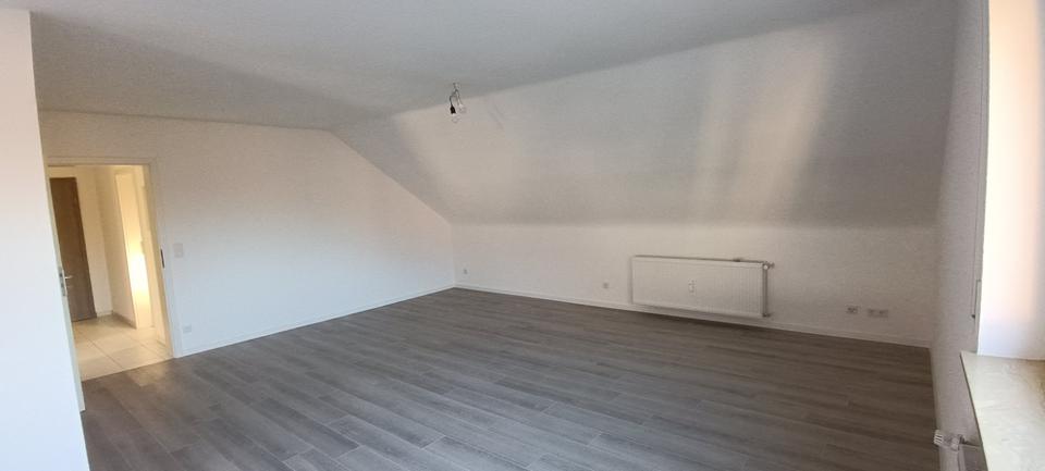 Dachgeschoßwohnung Schriesheim - 2.5 Zimmer, 73 m&sup2;, 940&euro; | Angebot:25311201