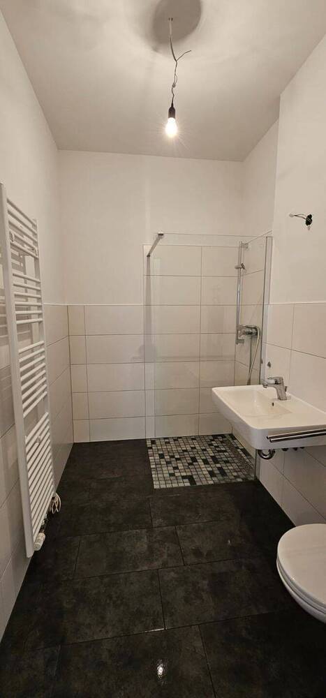 Sehr schöne sanierte 3 Zimmer Wohnung mit Balkon in Moers zu vermieten