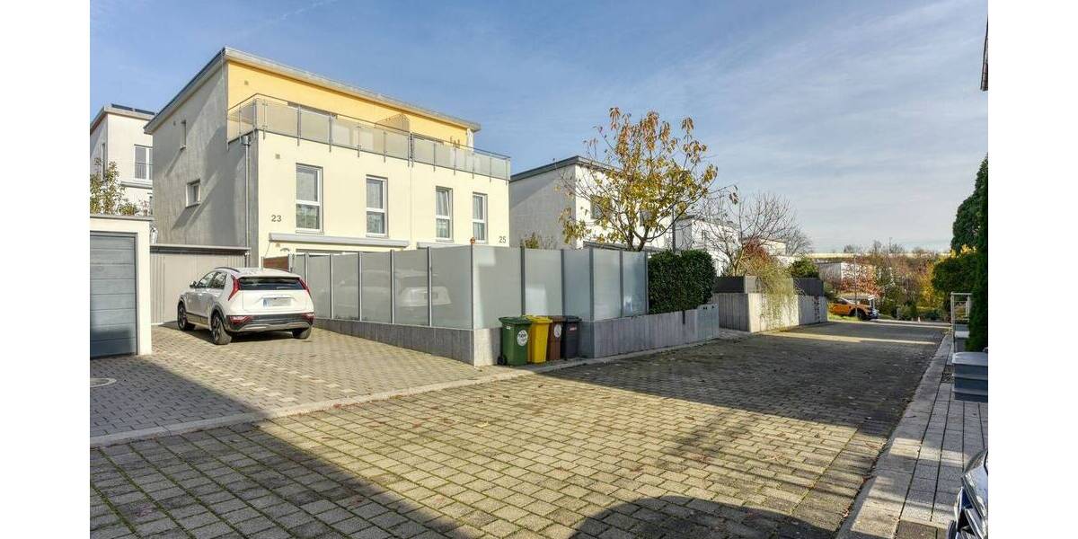 +++ 1-Fam.-DHH mit Garage, Stellplatz & Sauna - teilmöbliert inkl. EBK - ruhig, grün, gehoben - mind. 2 & max. 3 Jah... 5 zimmer