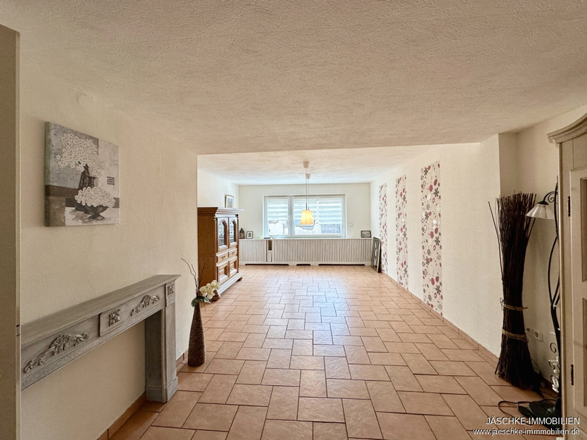 JÄSCHKE - Ihr Platz für Neues – Doppelhaus + Bungalow und großem Grundstück in Traumlage von Breinig