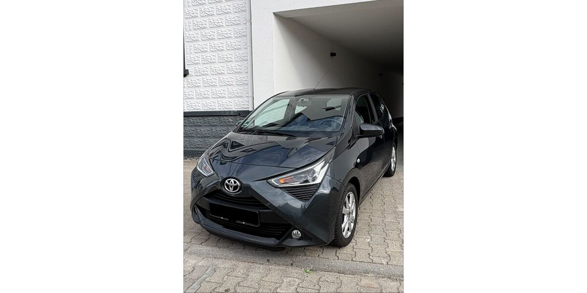 Toyota Aygo (X) 38.334 km 10.490 &euro; Forst 76694