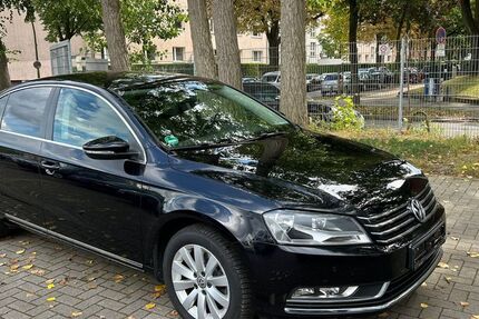 VW Passat 122.585 km 7.390 € Hamburg 22043