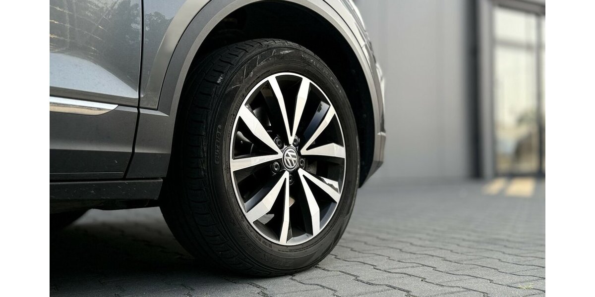 VW T-Roc R line / 4Motion / Keyless Go / PANO 53.000 km 25.250 &euro; Mönchengladbach 41066