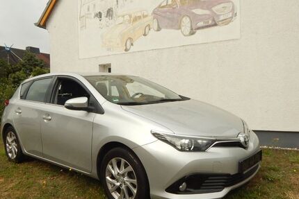 Toyota Auris 89.000 km 10.490 &euro; Laußig 04838