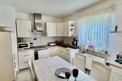 **Zwei-Zimmerwohnung mit zwei Balkonen und Einbauküche** 2 zimmer