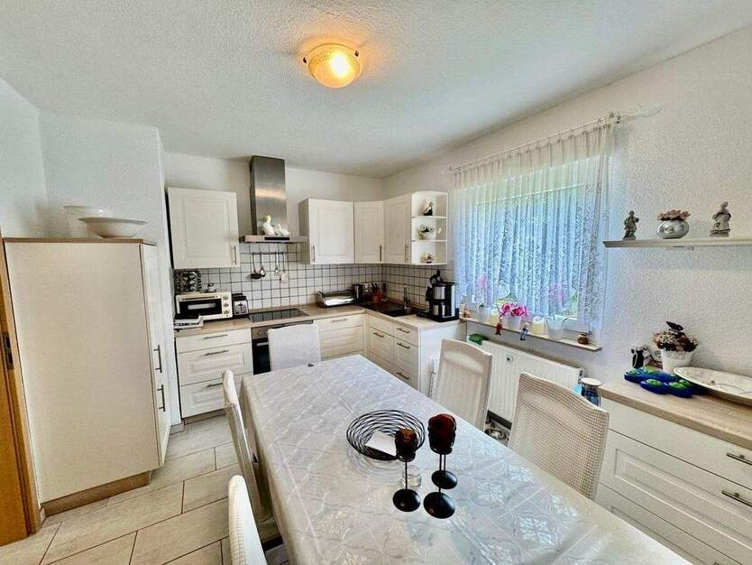 **Zwei-Zimmerwohnung mit zwei Balkonen und Einbauküche** 2 zimmer