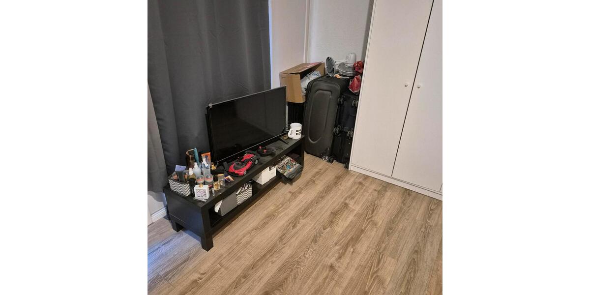 1 Zimmerwohung , 570€ Warm 1 zimmer