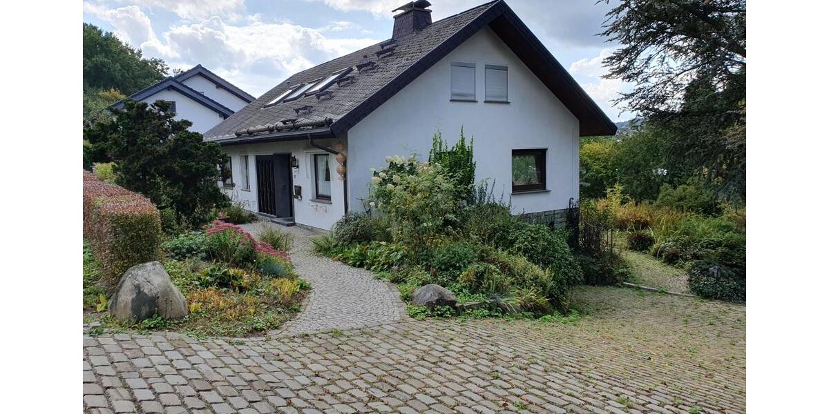 Charmantes Einfamilienhaus mit großem Grundstück in zentr. Lage zimmer