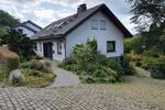 Charmantes Einfamilienhaus mit großem Grundstück in zentr. Lage zimmer