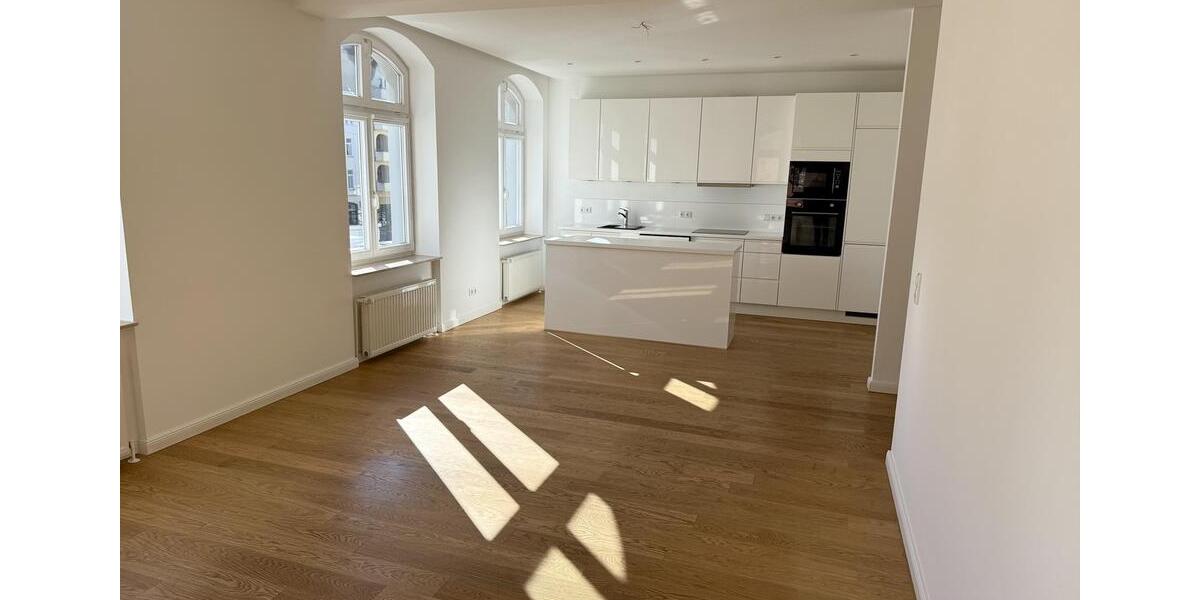 Etagenwohnung Schwerin Altstadt - 3 Zimmer, 90 m&sup2;, 1.350&euro; | Angebot:25571936