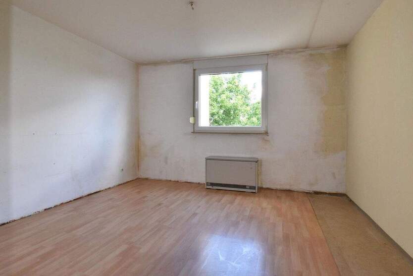 Renovierungsbedürftige, freie 3-Zi-Whg mit Balkon, provisionsfrei 3 zimmer