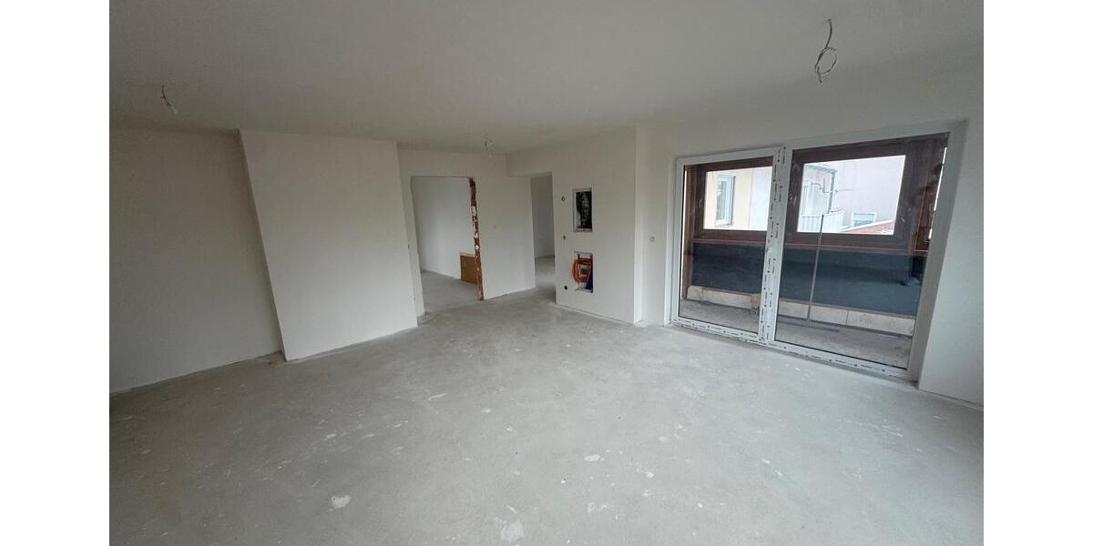 Erstbezug nach Kernsanierung - Helle 4-Zimme-Wohnung mit Balkon 4 zimmer