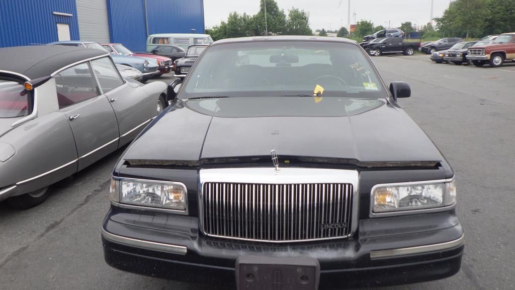 Lincoln Town Car 83.000 km 4.999 &euro; Wuppertal 42279