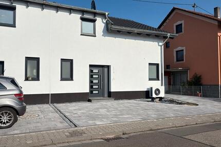 Haus Gimbsheim - 4 Zimmer, 125 m&sup2;, 455.000&euro; | Angebot:26045912