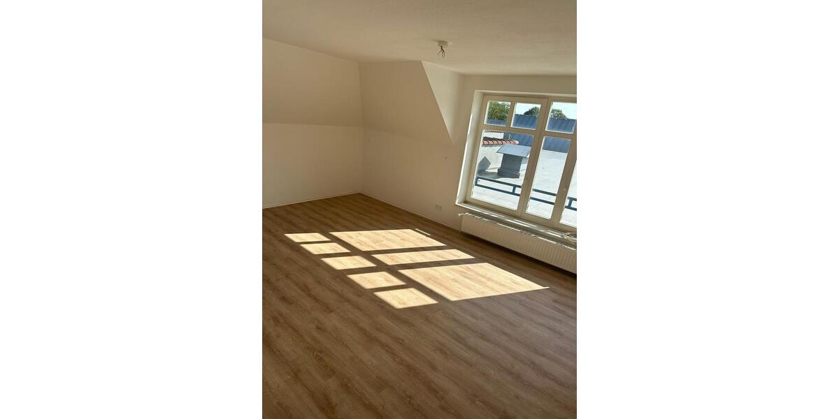 Dachgeschoßwohnung Zetel - 3 Zimmer, 80 m&sup2;, 640&euro; | Angebot:18820300