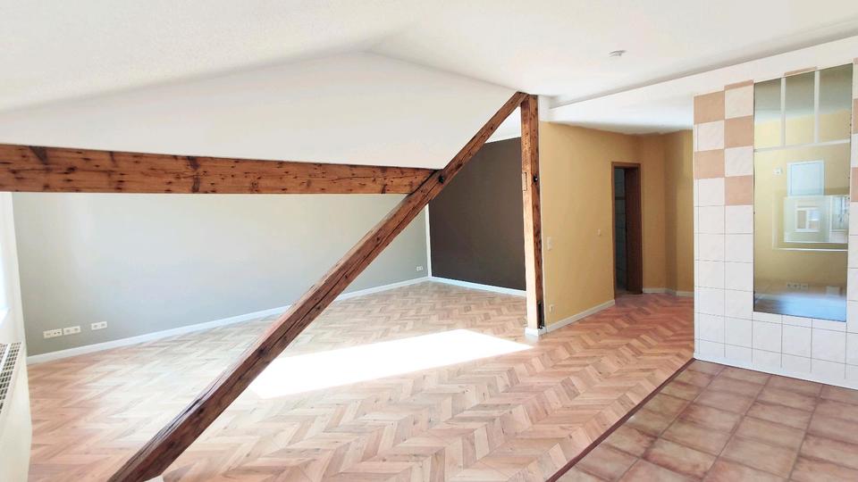 Dachgeschoßwohnung Halle (Saale) Damaschkestraße - 2 Zimmer, 70 m&sup2;, 650&euro; | Angebot:26657873