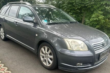 Toyota Avensis 210.000 km 2.290 € Dresden 01157