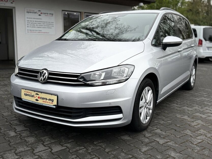 VW Touran 7 Sitze / Automatik / AHK / 1. Hd / Navi 110.000 km 24.490 € Mönchengladbach 41066