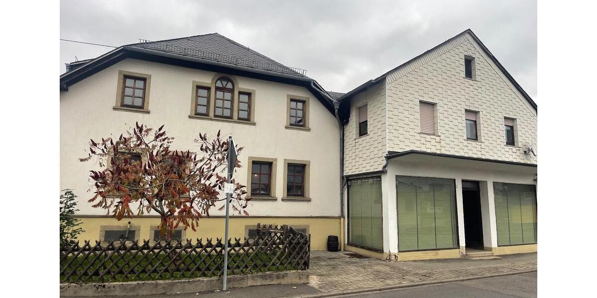 Zwei Große Einfamilienhaus,lokal und zwei massiv Garagen 11 zimmer