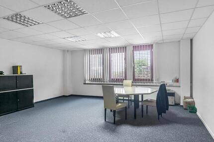 53 m2 | Büro- Praxisflächen im Erdgeschoss | Stellplätze | zimmer