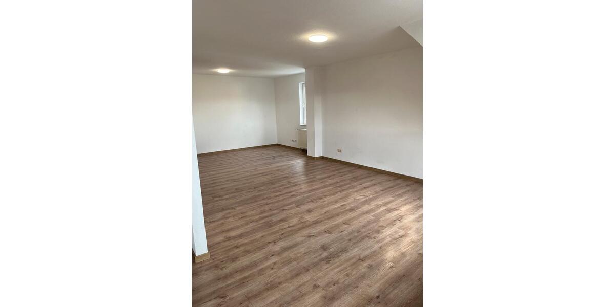 Etagenwohnung Grünberg - 3 Zimmer, 80 m&sup2;, 900&euro; | Angebot:24976338