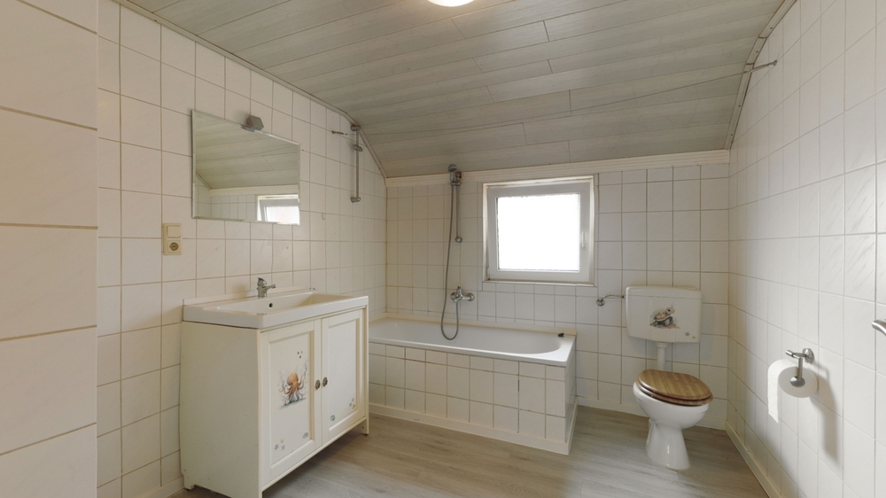 Leerstehendes, gemütliches Fehnhaus, Kanallage, nahe dem Badesee! - Einfamilienhaus Papenburg | Angebot:26006197