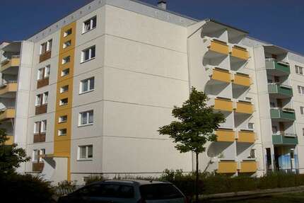 Wohnung zum Mieten in Rostock 339 € 51.03 m² 2 zimmer