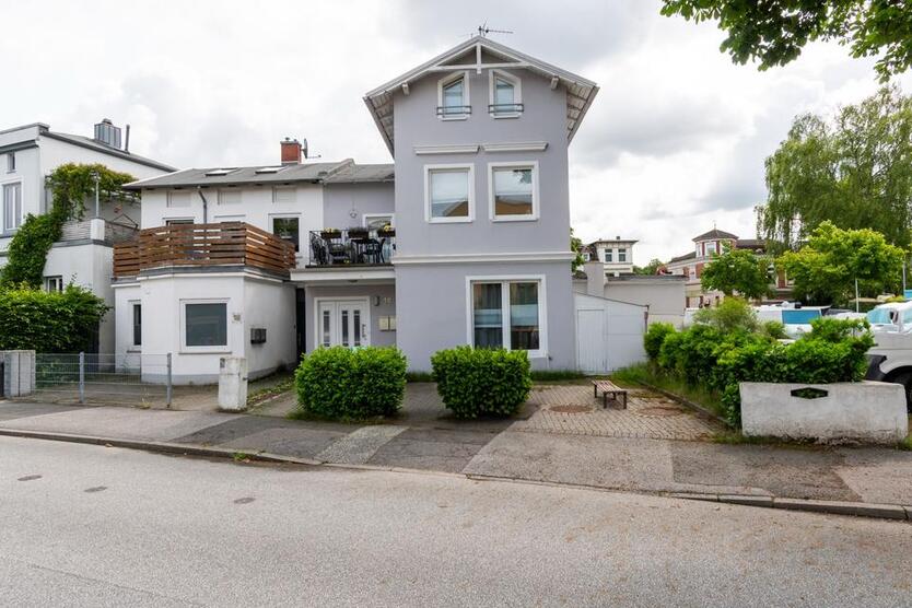 Haus in bester Wohnlage mit zwei vermieteten Wohneinheiten