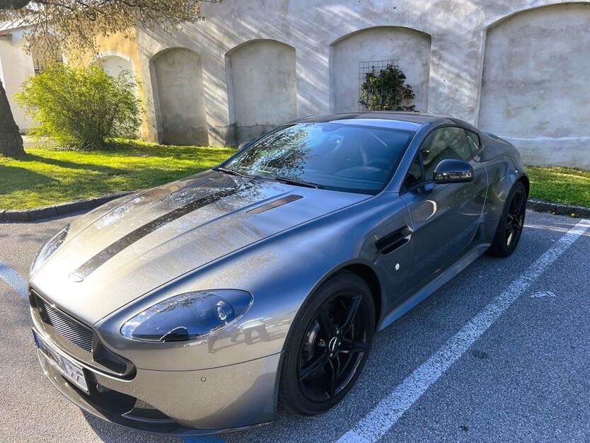 Aston Martin V8 Vantage 15.000 km 114.000 € Dietersburg 84378
