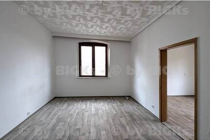 BIGKs - Zella-Mehlis: 4 Zimmer Wohnung ,separate Küche, Wannen u. Duschbad, Garten (-;)
